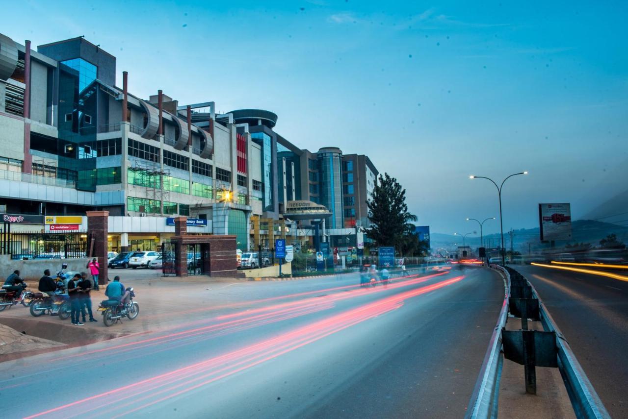 Freedom City Hotel Najjanankumbi Kamapala Kampala Esterno foto