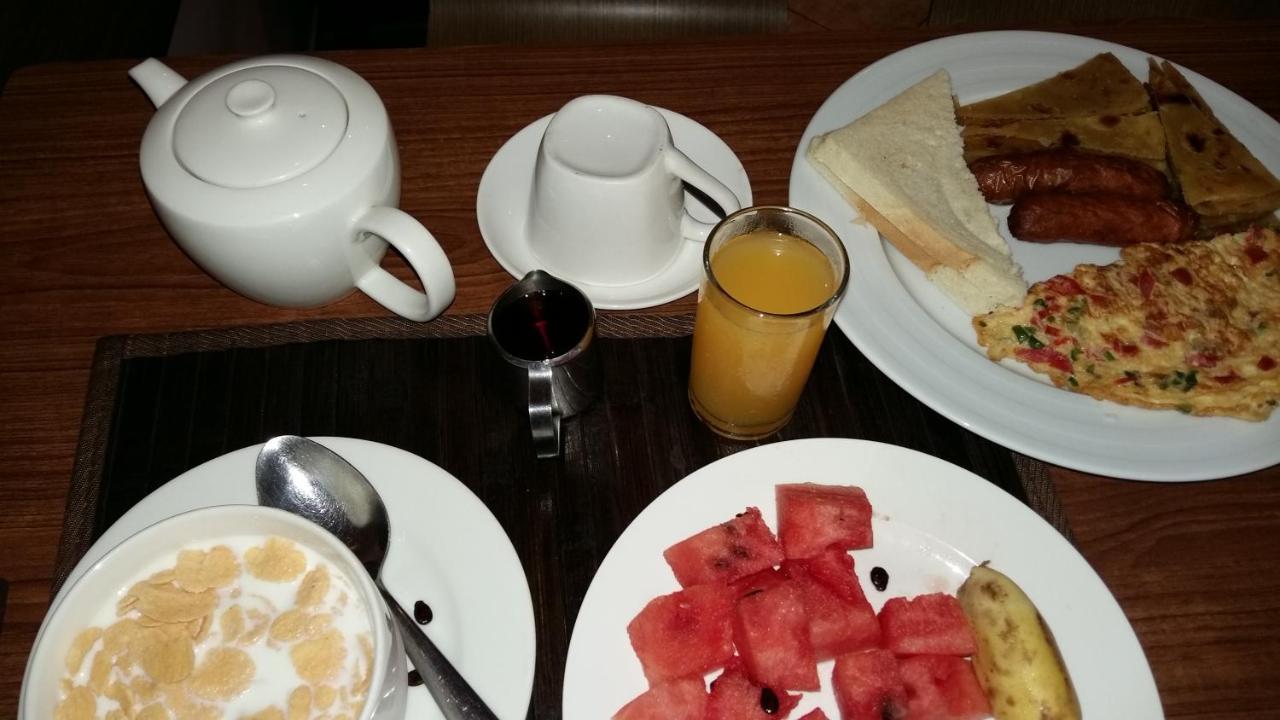 Freedom City Hotel Najjanankumbi Kamapala Kampala Esterno foto